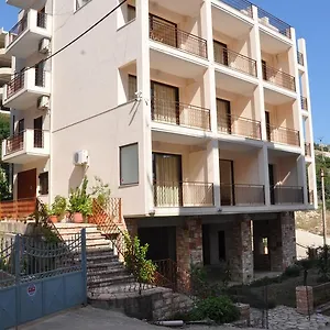 Nikos And Hotel Sarandë