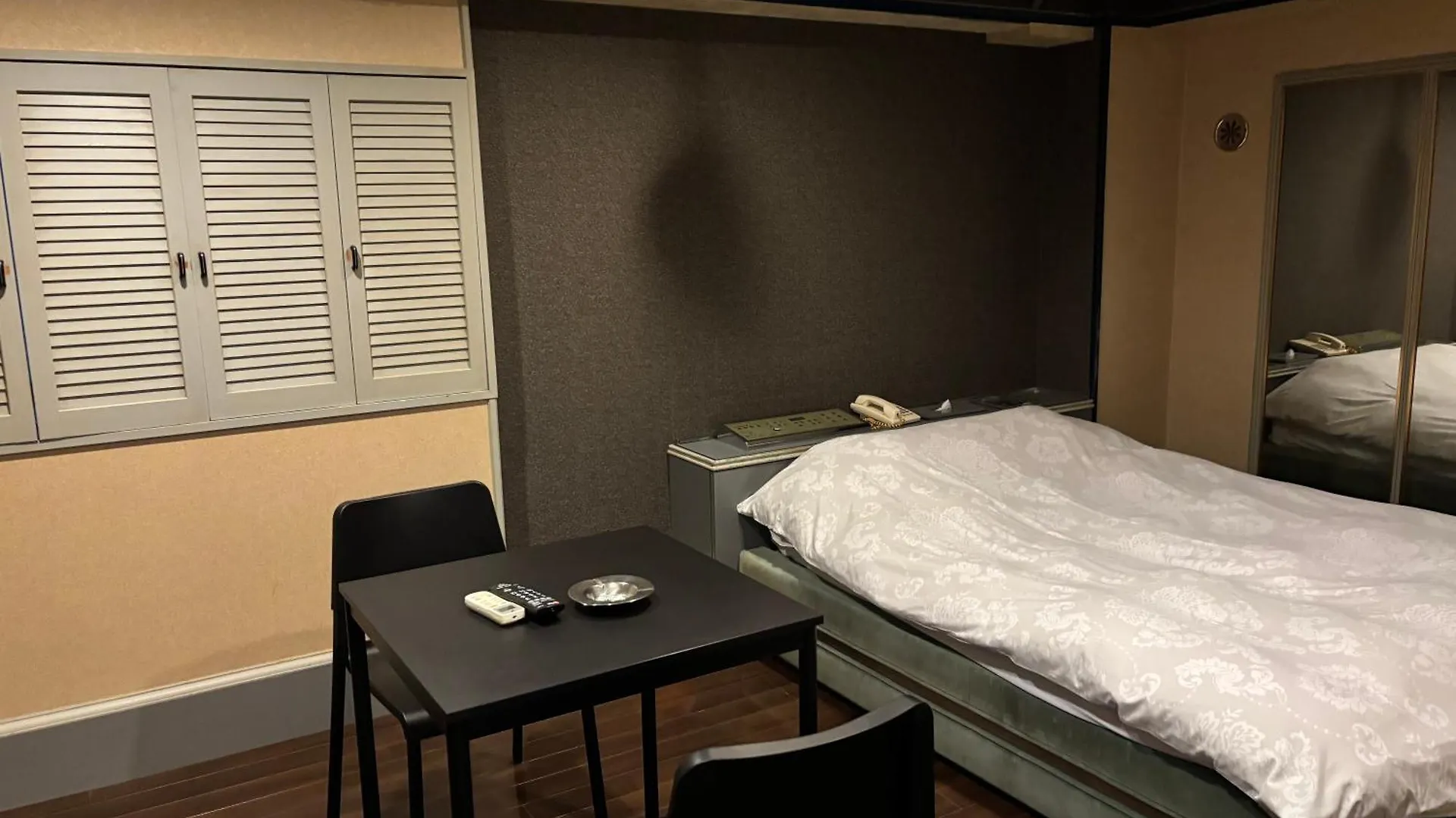 **  City Hotel Dolphin Tokyo Japan